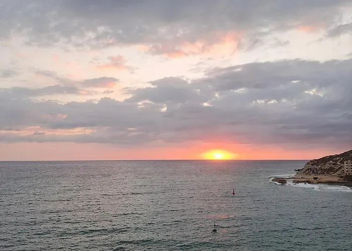 Salty Sun Seafront Penthouse Apartament *