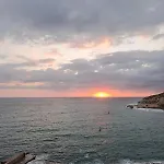 Salty Sun Seafront Penthouse Appartamento *