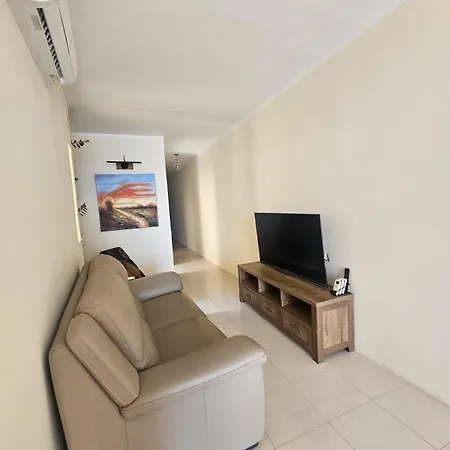 Salty Sun Seafront Penthouse Apartamento Marsalforn