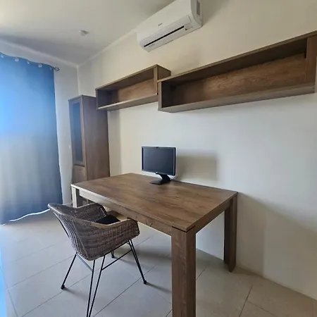 Salty Sun Seafront Penthouse Lejlighed *