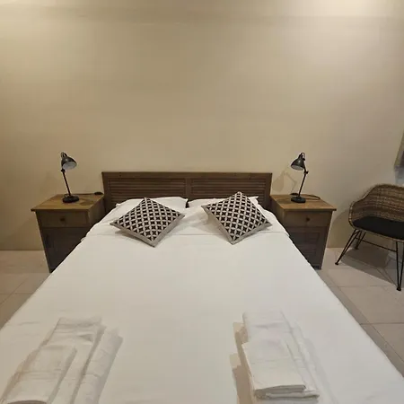 Salty Sun Seafront Penthouse Apartamento Marsalforn