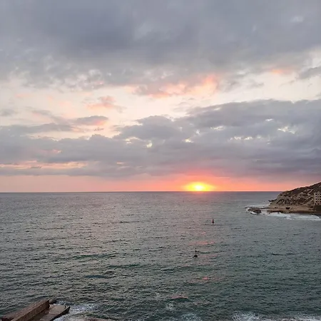 Salty Sun Seafront Penthouse Apartamento *