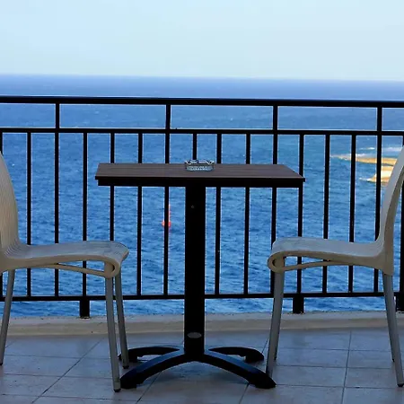 Apartamento Salty Sun Seafront Penthouse