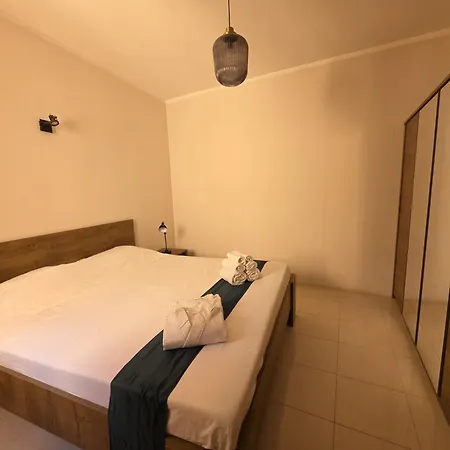 Salty Sun Seafront Penthouse Apartamento Marsalforn