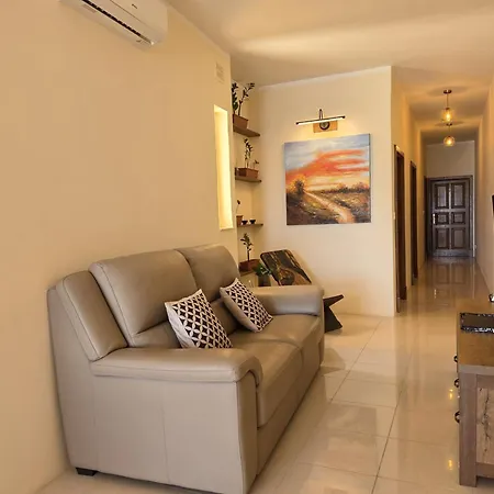 Salty Sun Seafront Penthouse Apartamento Marsalforn