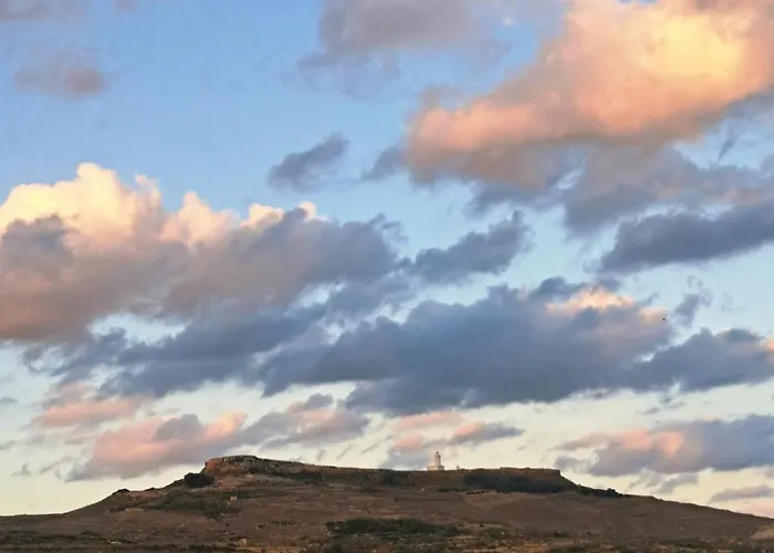 Salty Sun Seafront Penthouse Lejlighed