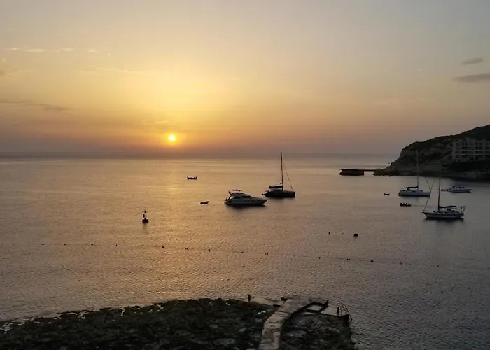 Salty Sun Seafront Penthouse *